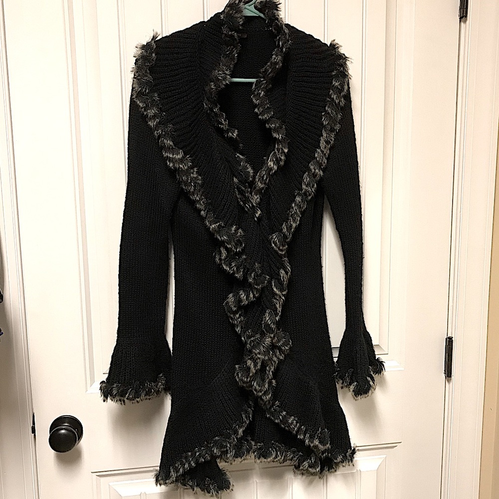 Milano black cardigan with fur ruffled trim